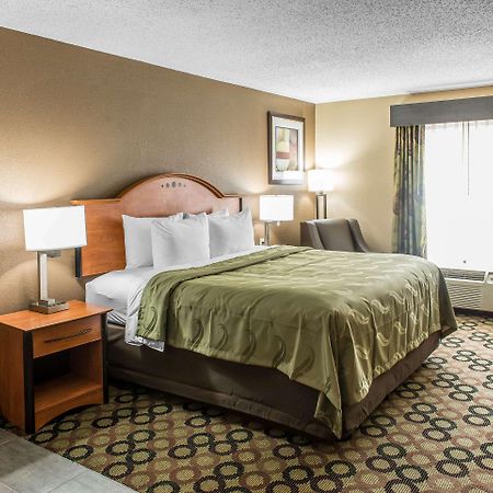 Quality Inn & Suites Columbus West - Hilliard Экстерьер фото