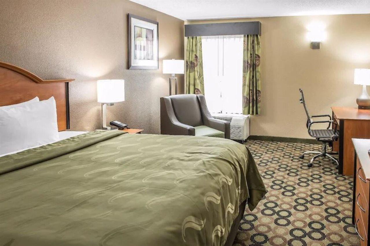 Quality Inn & Suites Columbus West - Hilliard Экстерьер фото