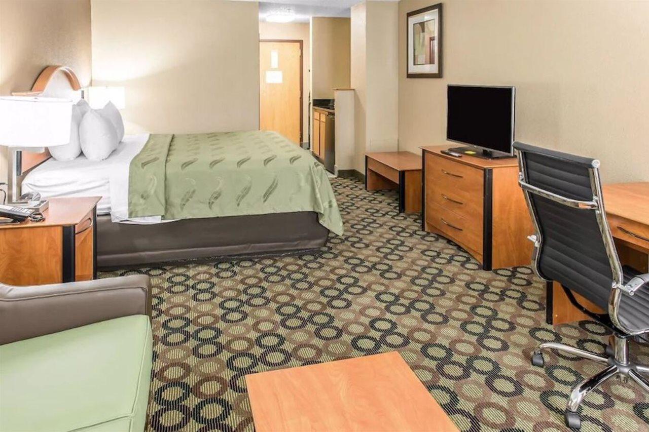 Quality Inn & Suites Columbus West - Hilliard Экстерьер фото