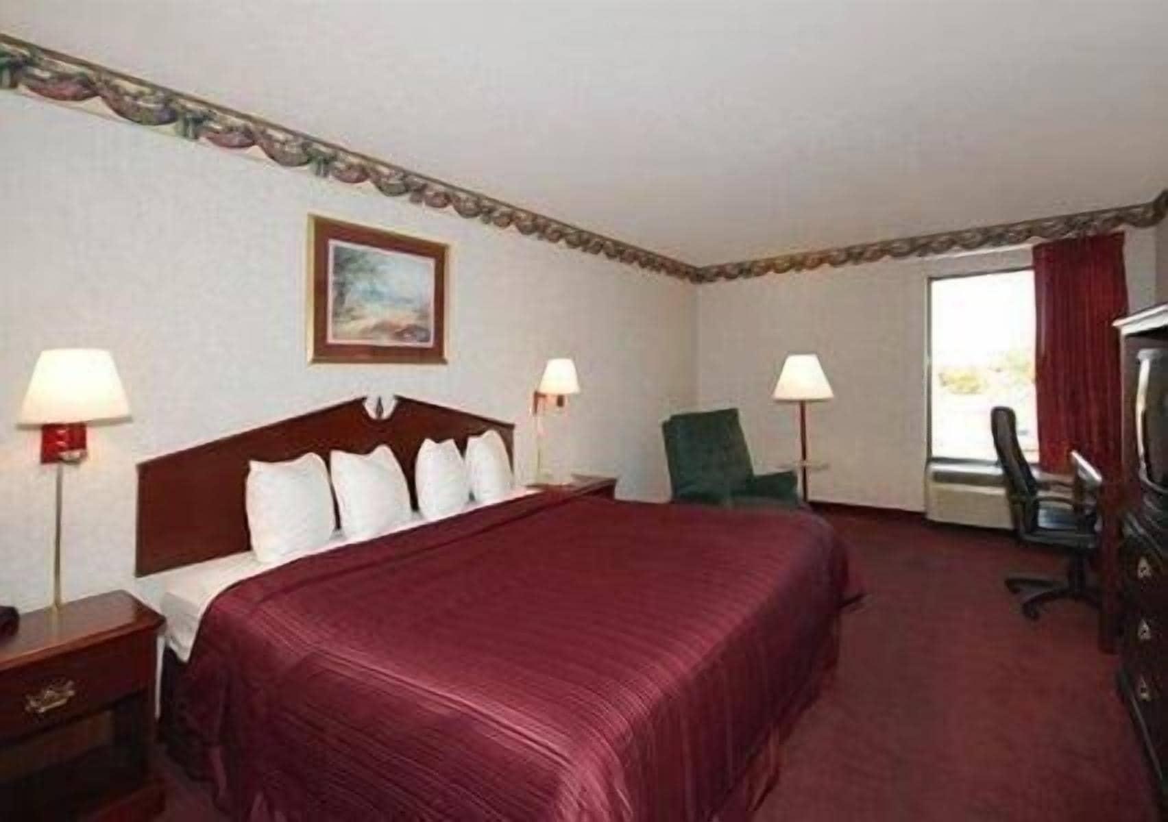 Quality Inn & Suites Columbus West - Hilliard Экстерьер фото