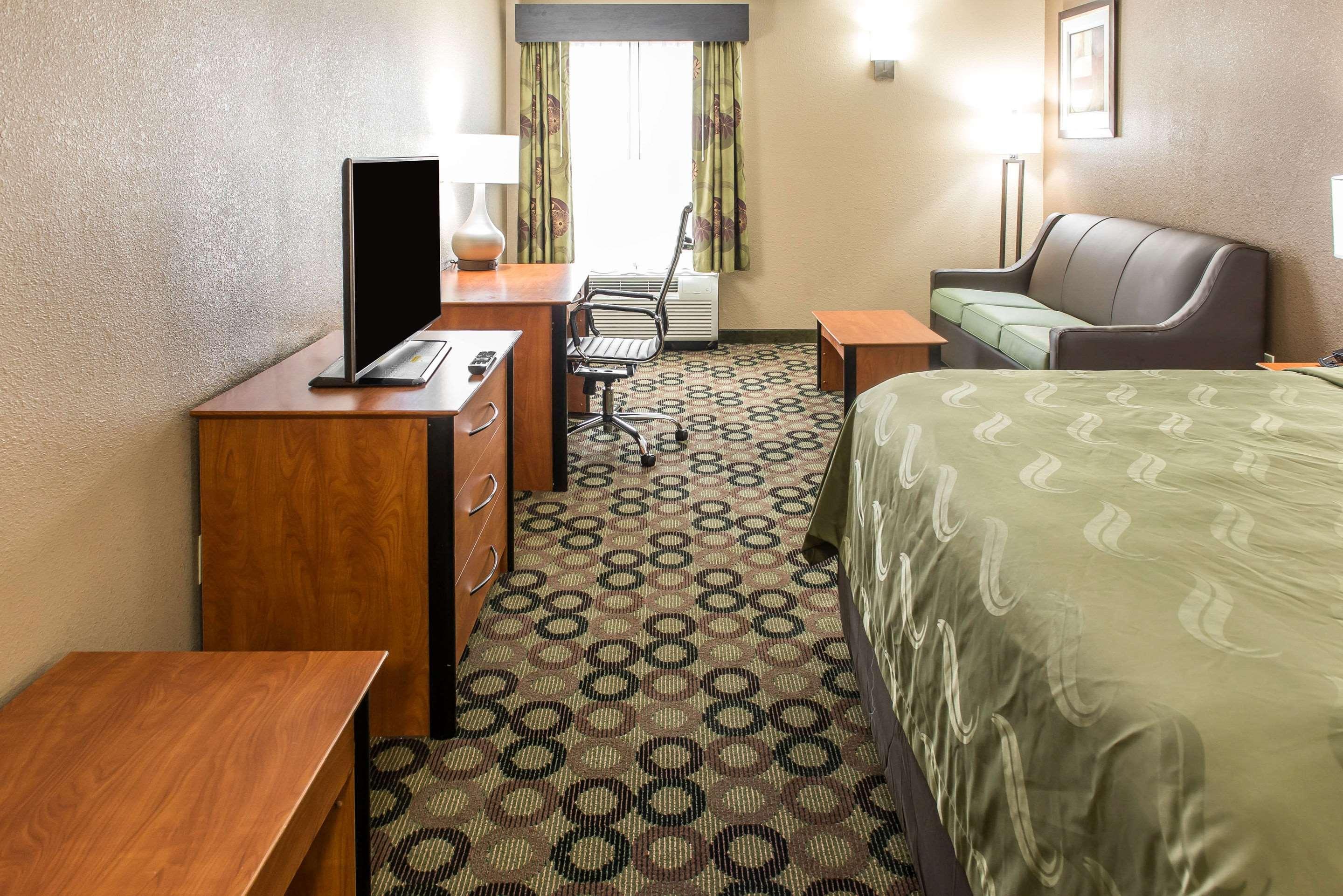 Quality Inn & Suites Columbus West - Hilliard Экстерьер фото