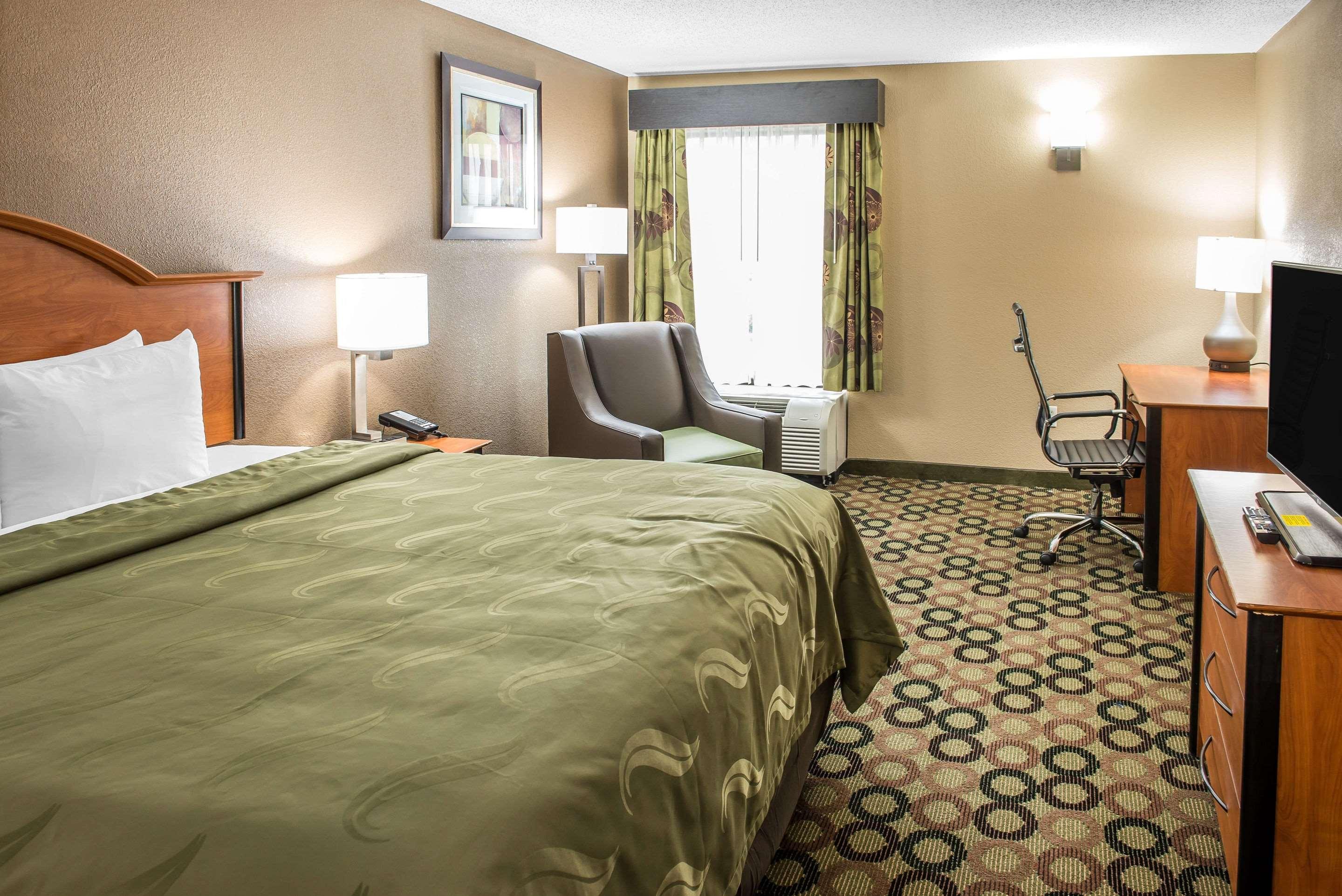 Quality Inn & Suites Columbus West - Hilliard Экстерьер фото