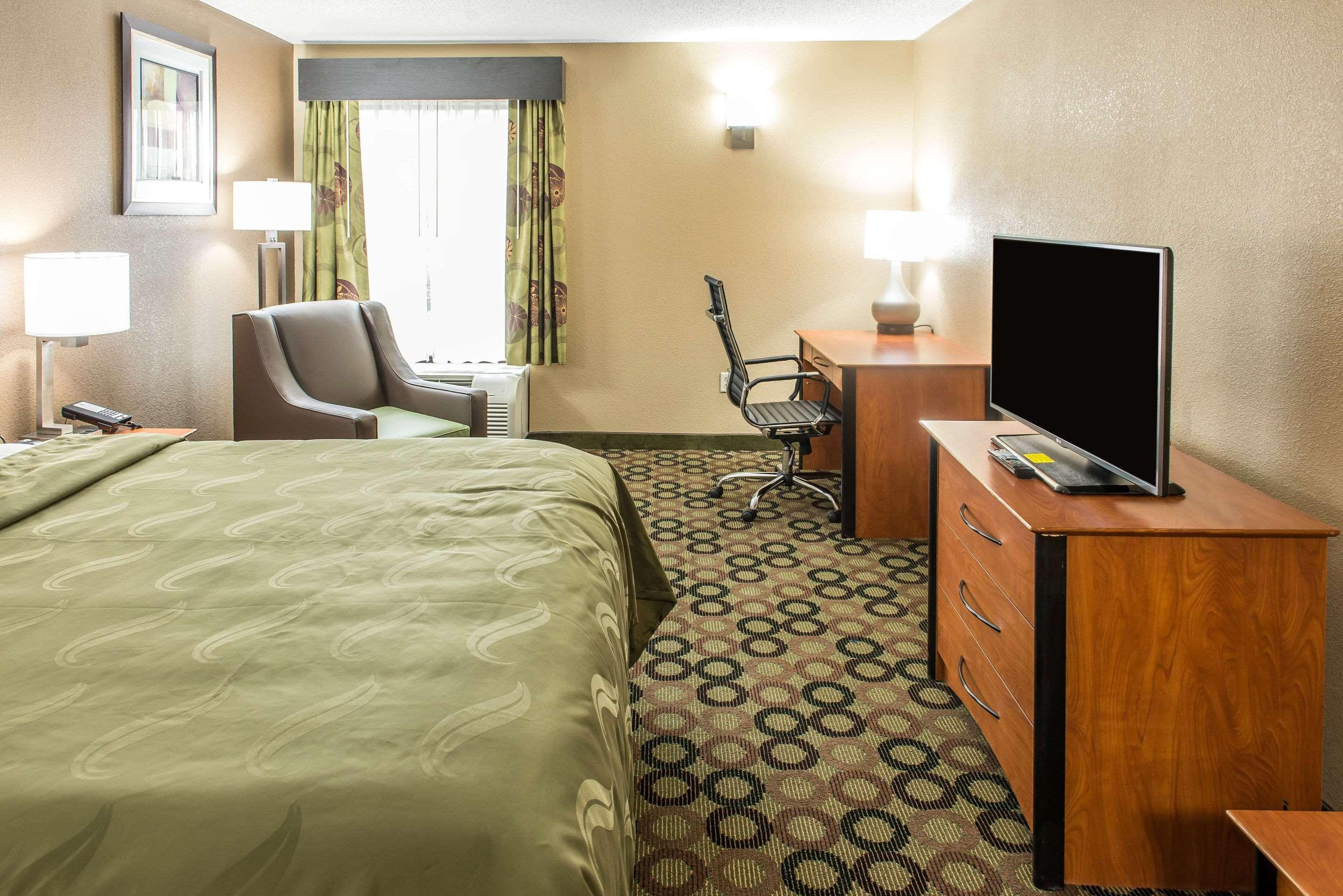 Quality Inn & Suites Columbus West - Hilliard Экстерьер фото