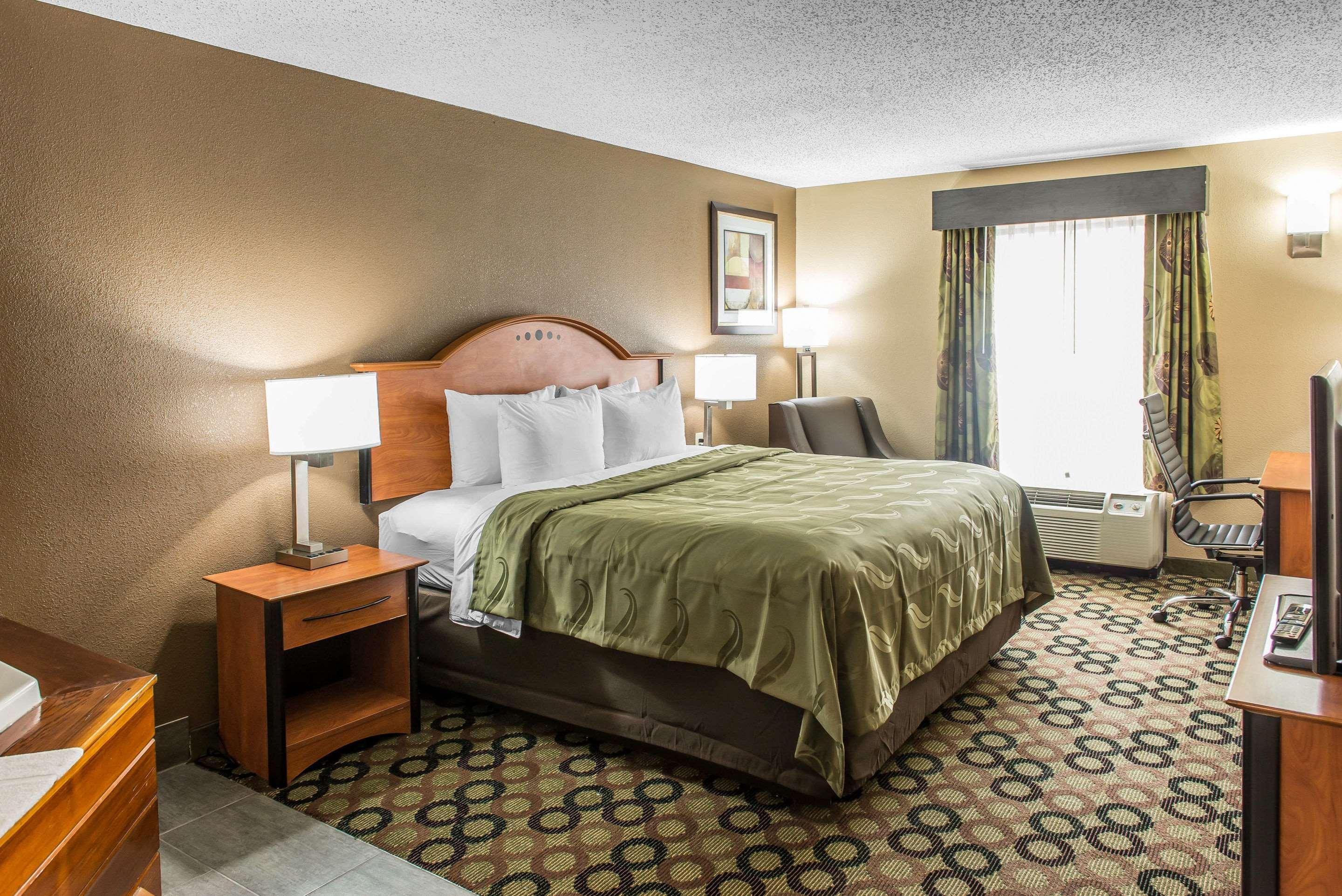 Quality Inn & Suites Columbus West - Hilliard Экстерьер фото