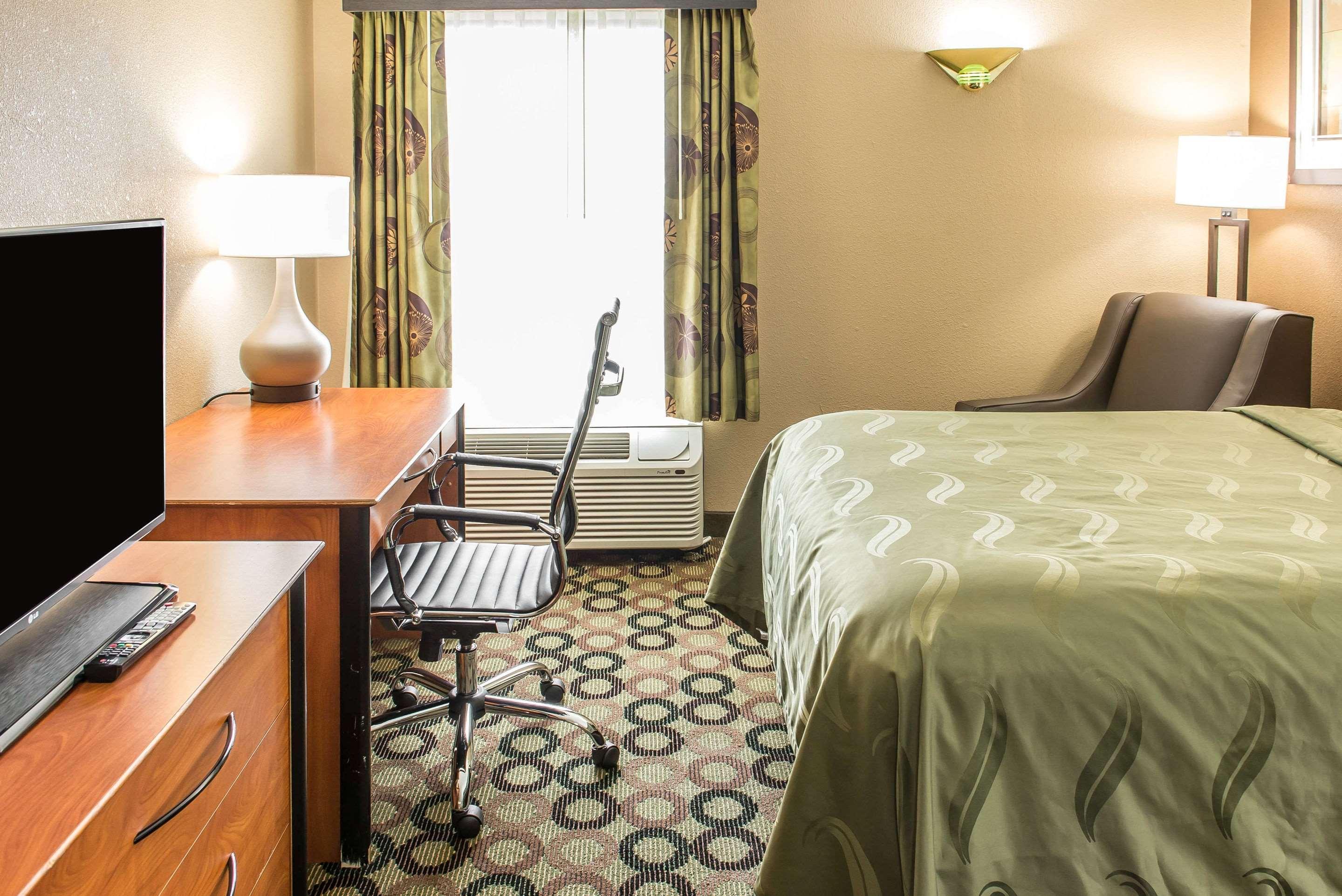 Quality Inn & Suites Columbus West - Hilliard Экстерьер фото