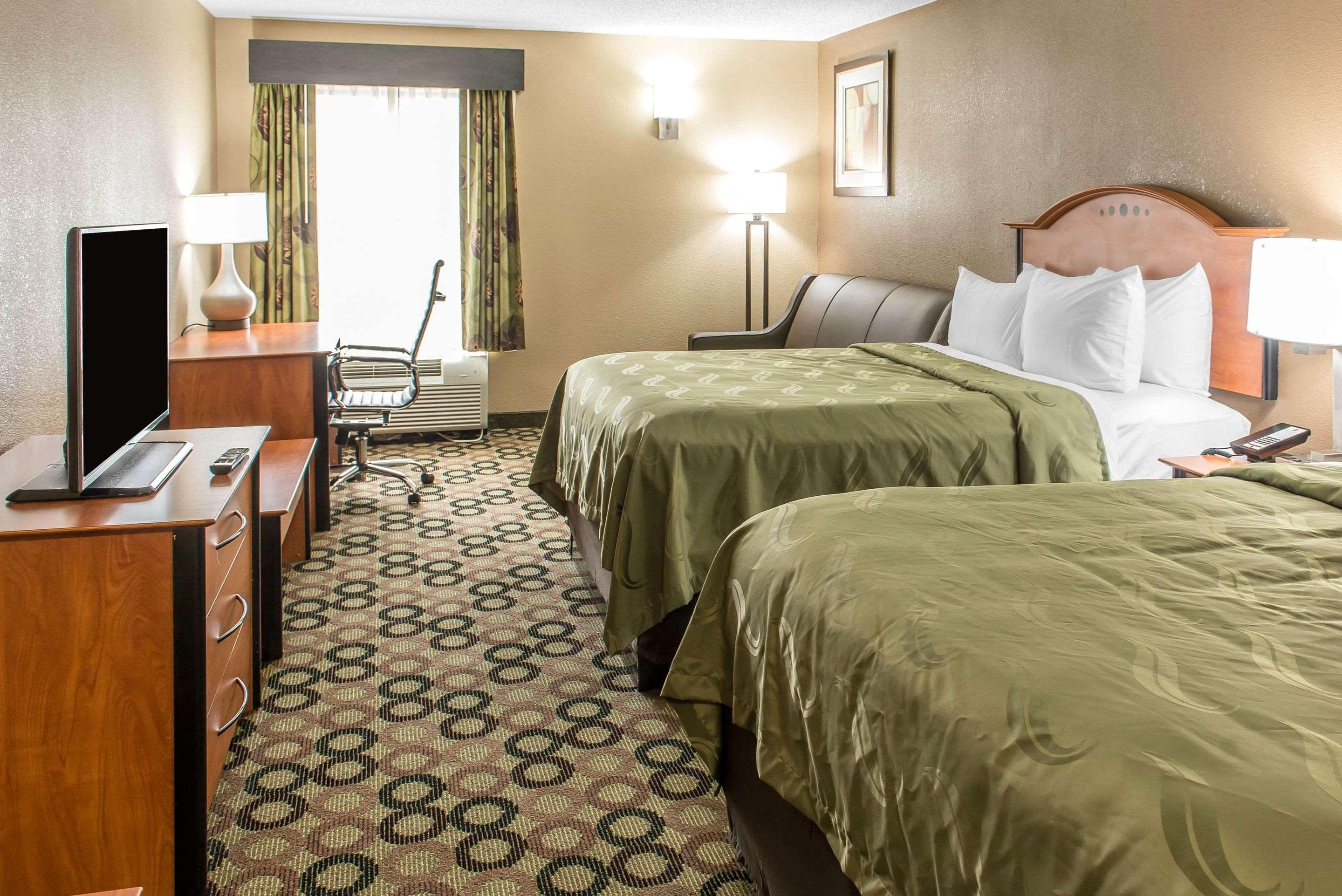 Quality Inn & Suites Columbus West - Hilliard Экстерьер фото