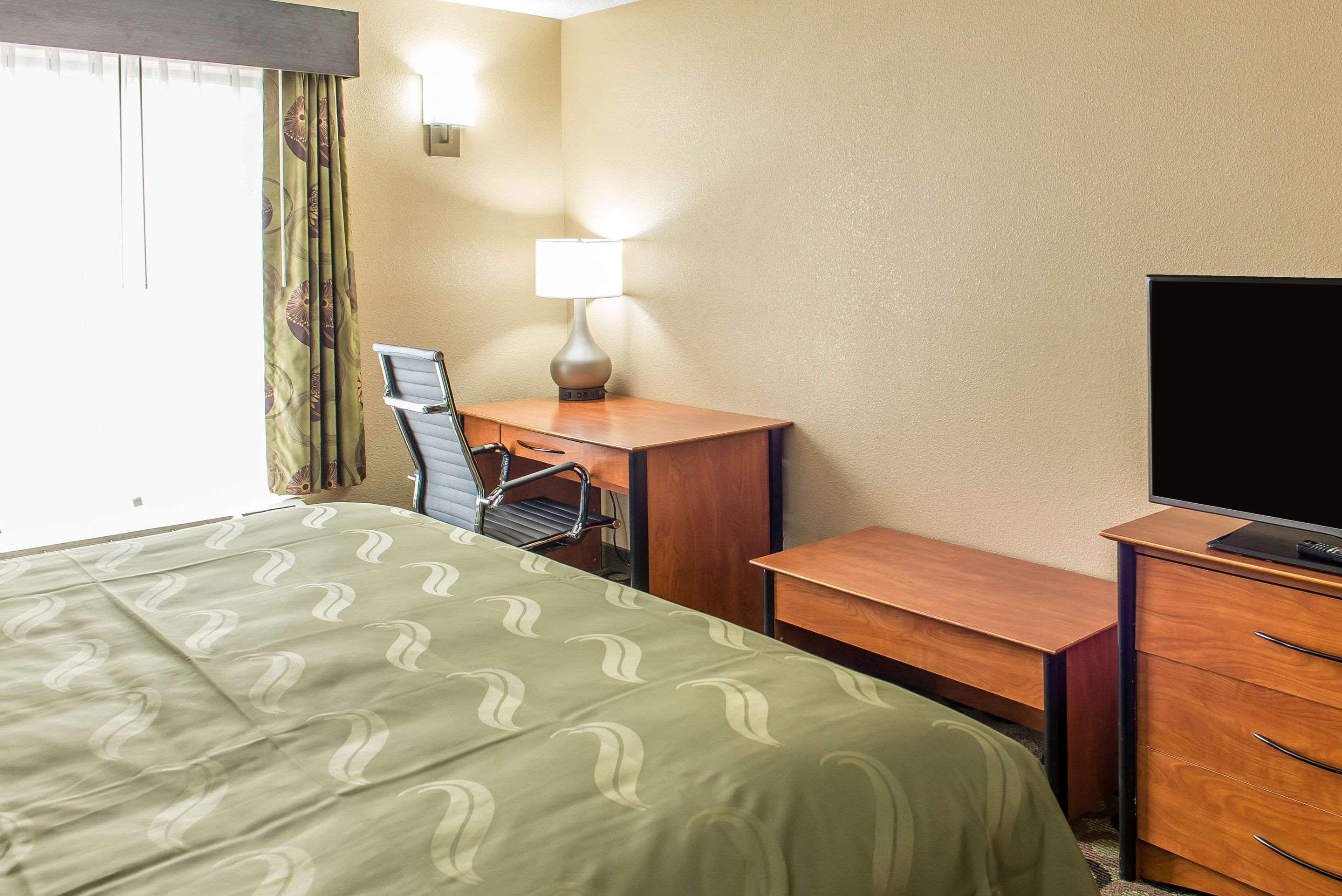 Quality Inn & Suites Columbus West - Hilliard Экстерьер фото