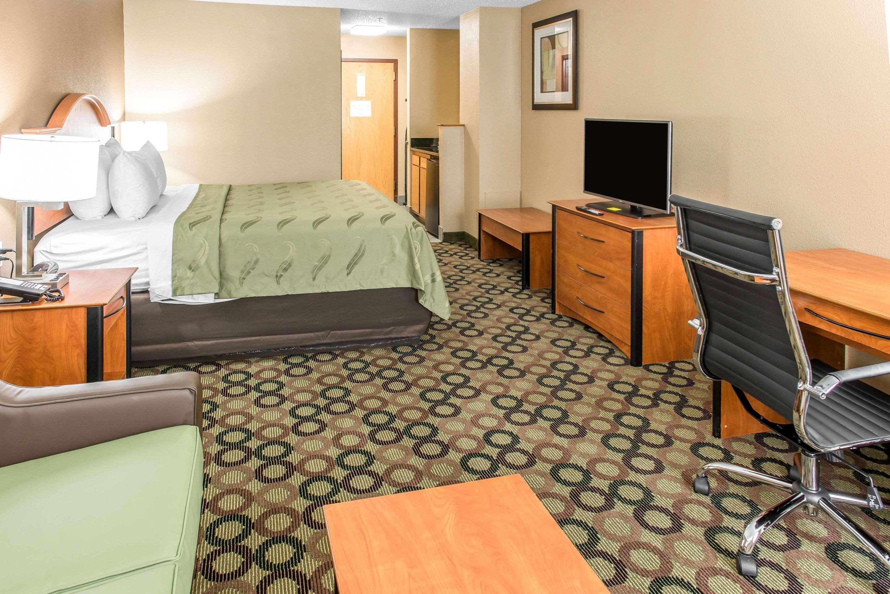 Quality Inn & Suites Columbus West - Hilliard Экстерьер фото