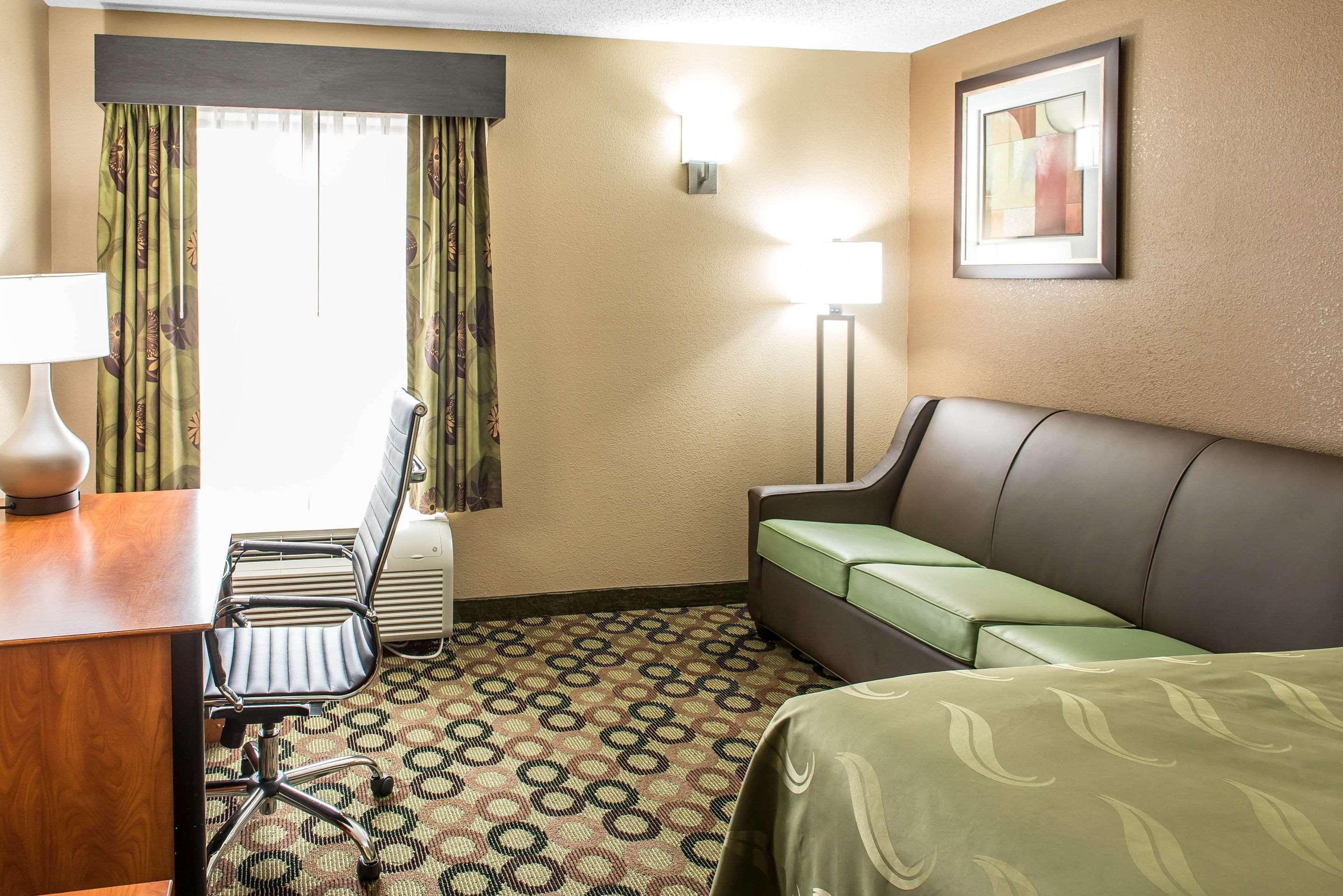 Quality Inn & Suites Columbus West - Hilliard Экстерьер фото